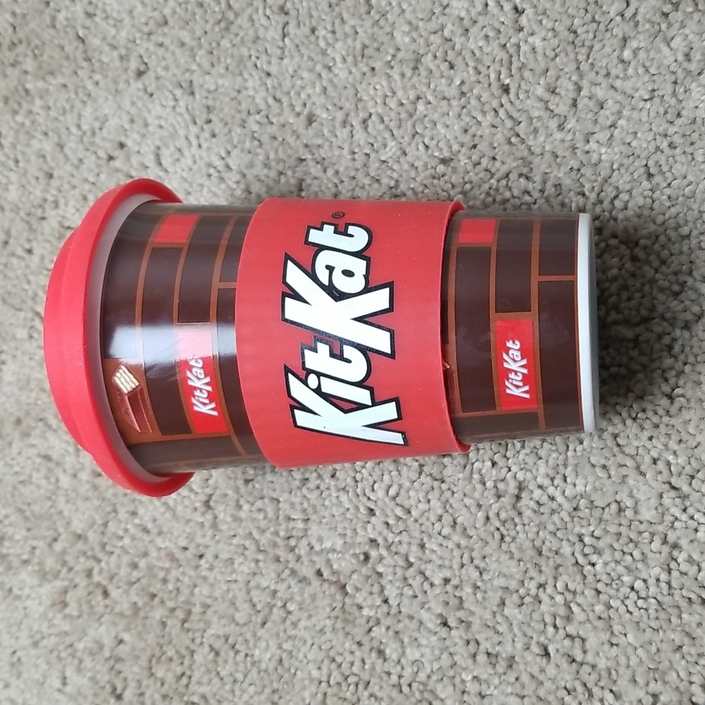 KitKat Ceramic Cup w/ Soft Lid